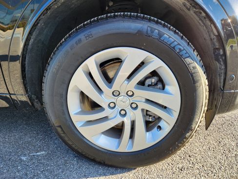 Certified 2024 Land Rover Discovery Sport S image 7