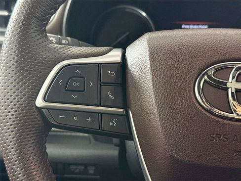 Certified 2022 Toyota Sienna Platinum image 18