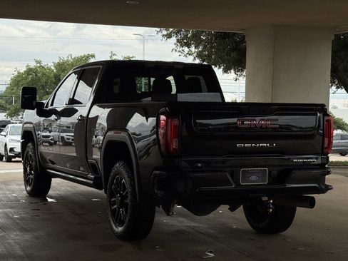 Used 2022 GMC Sierra 2500 Denali w/ Denali Black Diamond Edition AWD/4WD image 6