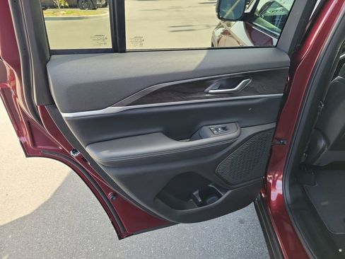 New 2026 Jeep Grand Cherokee Altitude AWD/4WD image 27