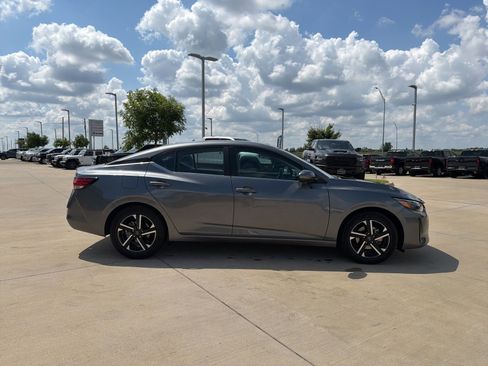 Used 2024 Nissan Sentra SV FWD image 6
