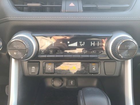 Used 2020 Toyota RAV4 XLE image 27