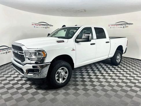 Used 2023 RAM 3500 Tradesman w/ Chrome Appearance Group AWD/4WD image 4