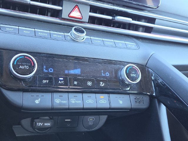 Certified 2024 Hyundai Elantra Limited FWD image 14