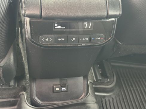 Used 2023 Toyota Highlander LE image 23