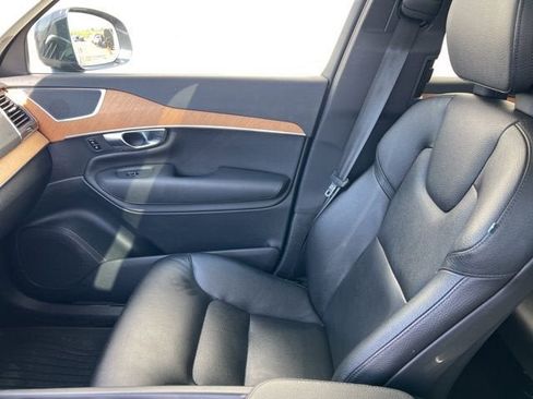 Used 2021 Volvo XC90 T5 Momentum w/ Protection Package Premier image 10