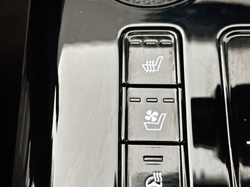 Used 2023 Kia Niro SX image 19