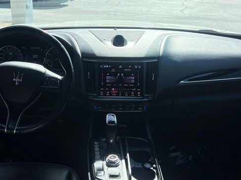 Used 2021 Maserati Levante Base image 19
