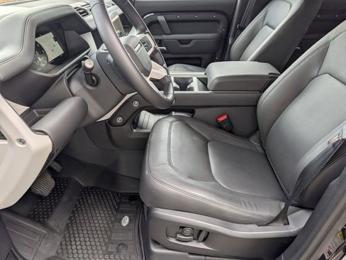 Used 2025 Land Rover Defender 110 S image 28