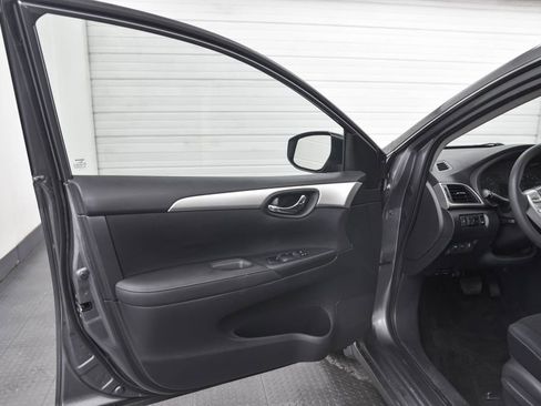 Used 2016 Nissan Sentra S image 11