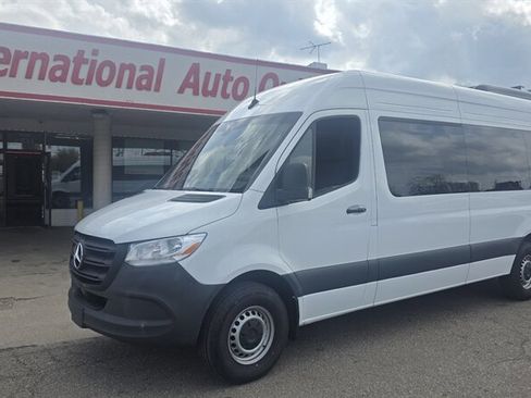 Used 2025 Mercedes-Benz Sprinter 2500 image 2