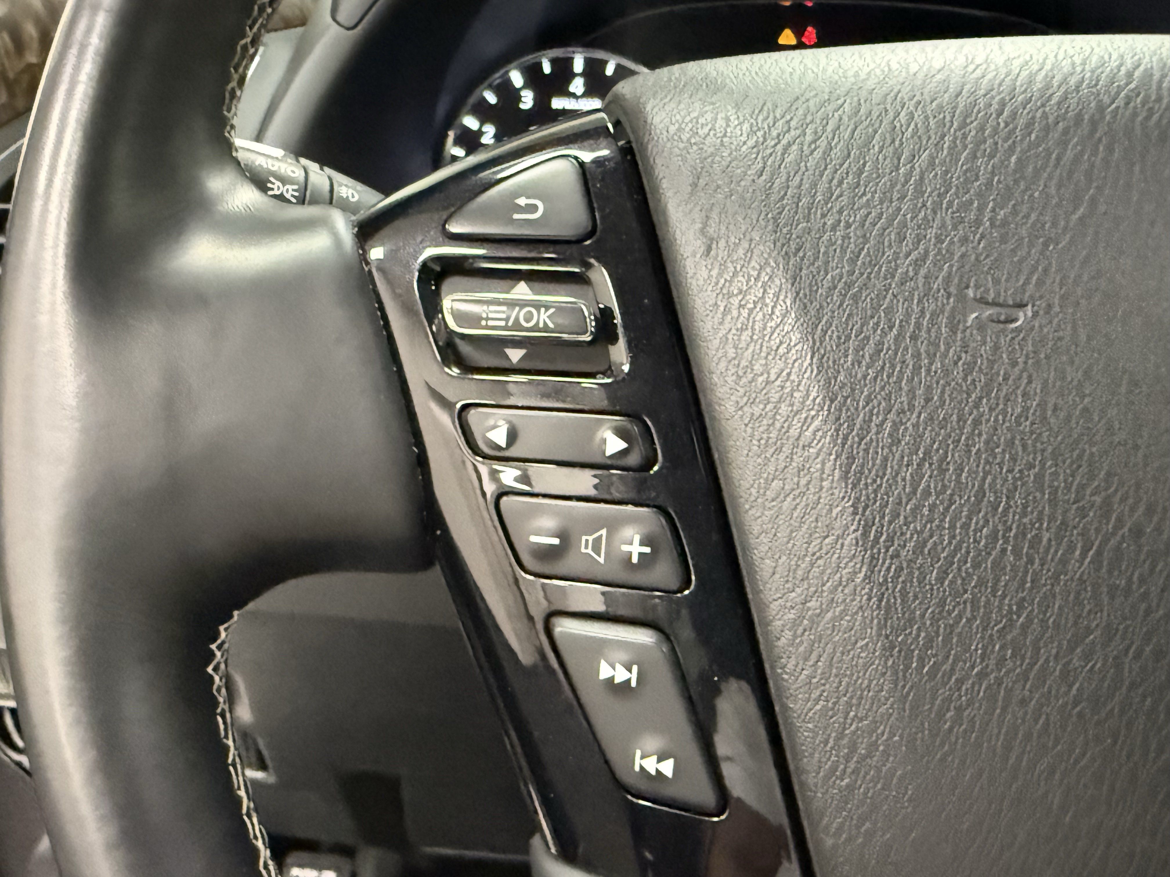 Used 2022 INFINITI QX80 Premium Select w/ All-Season Package RWD image 18