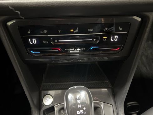 Used 2023 Volkswagen Tiguan SE w/ Panoramic Sunroof Package image 35