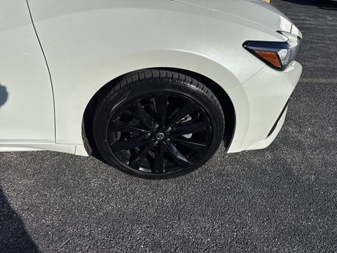Used 2019 Nissan Maxima SR w/ Premium Package image 11