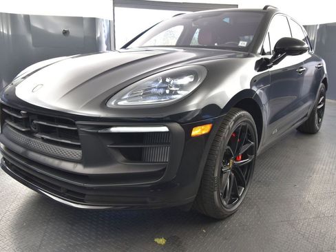 Certified 2024 Porsche Macan GTS AWD/4WD image 40
