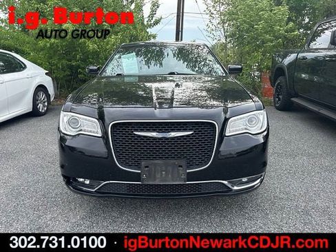 Used 2017 Chrysler 300 Limited w/ Value Package AWD/4WD image 3