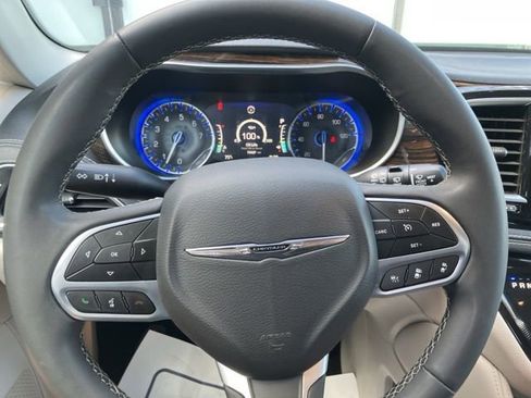 Used 2023 Chrysler Pacifica Limited FWD image 45