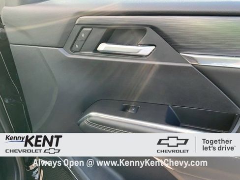 Used 2025 GMC Acadia Elevation image 16