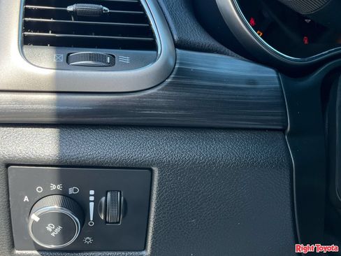 Used 2022 Jeep Grand Cherokee Laredo X RWD image 32