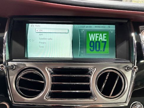 Used 2017 Rolls-Royce Dawn image 23