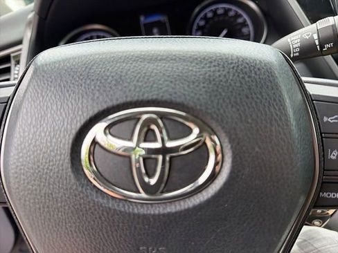 Used 2022 Toyota Camry SE FWD image 14