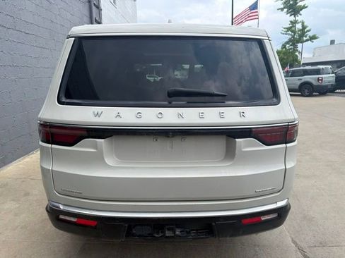 Used 2022 Jeep Wagoneer Series III w/ Premium Group I AWD/4WD image 6
