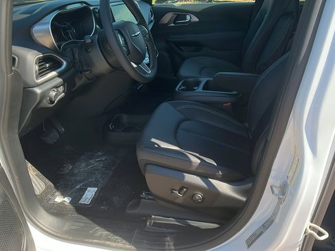 New 2026 Chrysler Voyager LX image 17