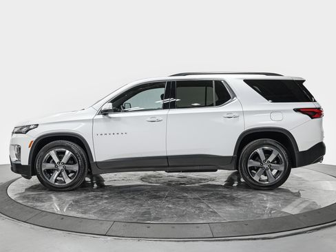 Used 2023 Chevrolet Traverse LT w/ LT Premium Package image 2