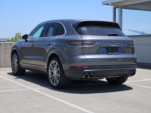 Certified 2023 Porsche Cayenne Platinum Edition AWD/4WD image 3