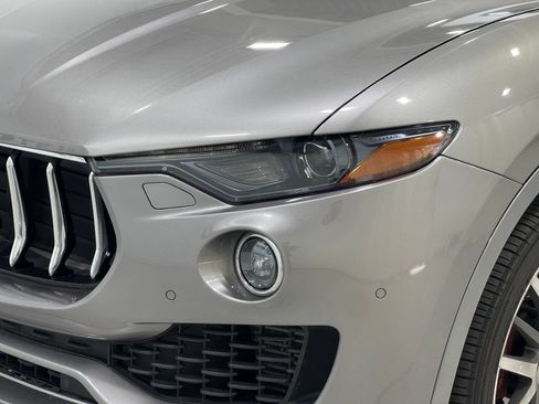 Used 2021 Maserati Levante AWD/4WD image 33