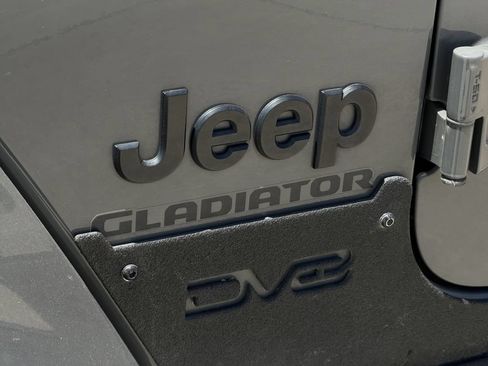 Used 2021 Jeep Gladiator Sport AWD/4WD image 12