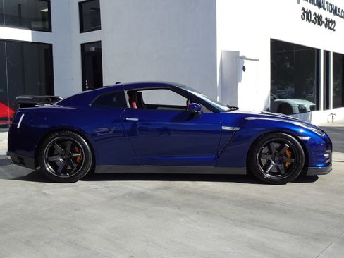 Used 2014 Nissan GT-R Black Edition image 9