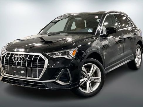 Certified 2023 Audi Q3 2.0T Premium w/ Convenience Package image 2