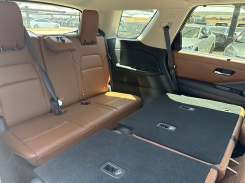 Certified 2025 Nissan Pathfinder Platinum w/ Cargo Package FWD image 20