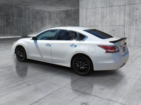 Used 2015 Nissan Altima 2.5 FWD image 3
