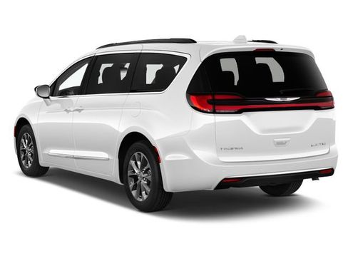 Used 2023 Chrysler Pacifica Limited FWD image 2