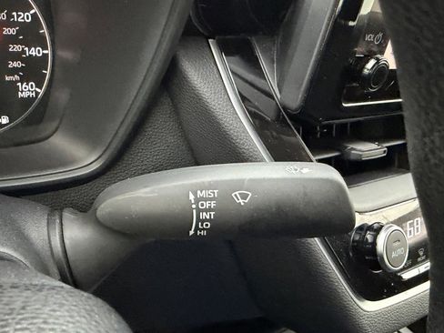 Used 2025 Toyota Corolla LE image 46