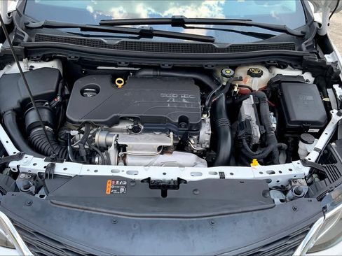 Used 2018 Chevrolet Cruze LT w/ Convenience Package image 31