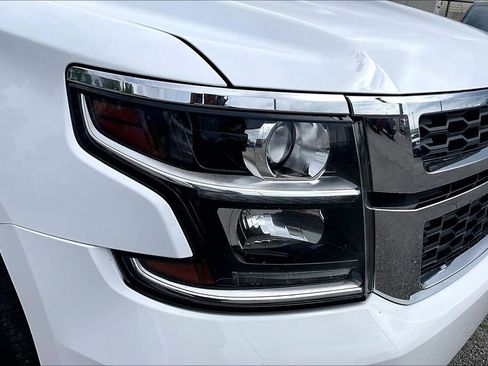 Used 2018 Chevrolet Suburban LT image 40