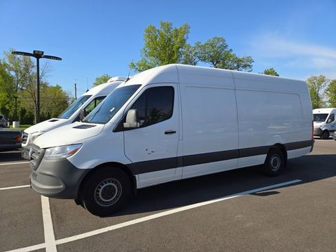 Used 2022 Mercedes-Benz Sprinter 2500 image 4