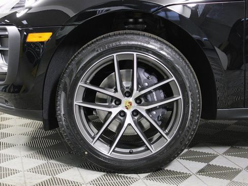 Certified 2026 Porsche Macan image 40