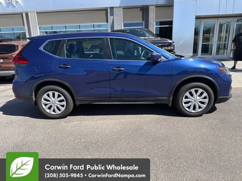 Used 2017 Nissan Rogue S AWD/4WD image 8