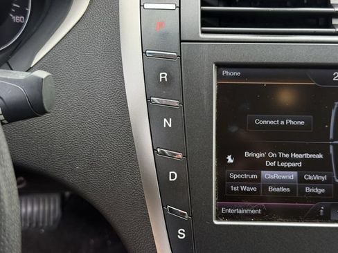 Used 2013 Lincoln MKZ FWD image 20