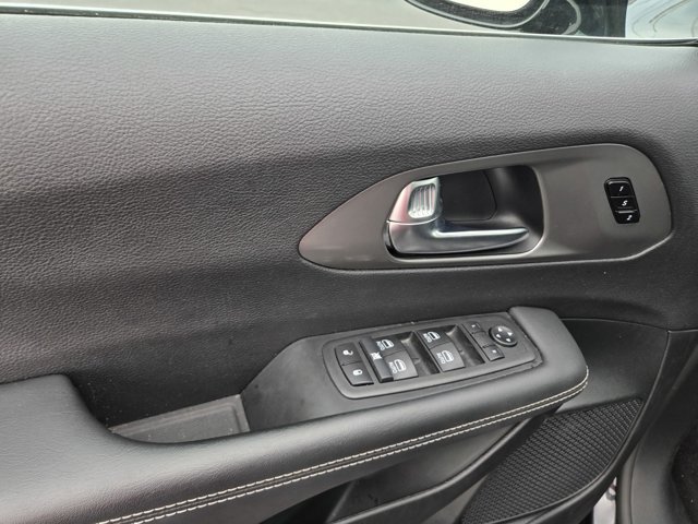 Used 2026 Chrysler Pacifica Select FWD image 42