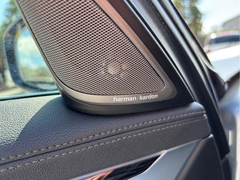 Used 2018 BMW 750i image 27