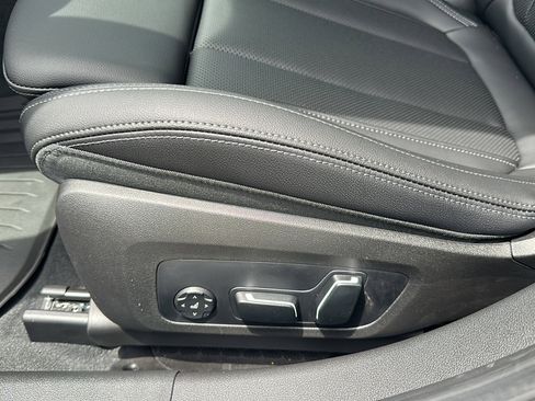 New 2025 BMW 330i Sedan w/ Premium Package image 12