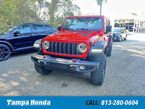 Used 2025 Jeep Wrangler Unlimited Rubicon w/ Convenience Group AWD/4WD image 1