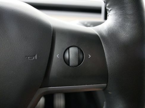 Used 2023 Tesla Model Y Performance AWD/4WD image 25