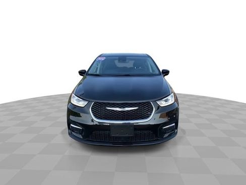 Used 2024 Chrysler Pacifica Touring-L FWD image 5
