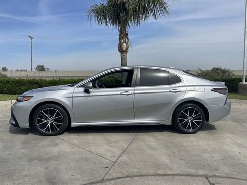 Used 2023 Toyota Camry SE image 5